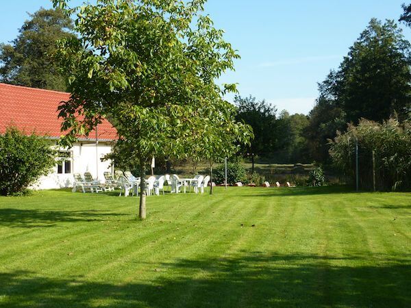 Garten am Wasser und Kahnabfahrtstelle